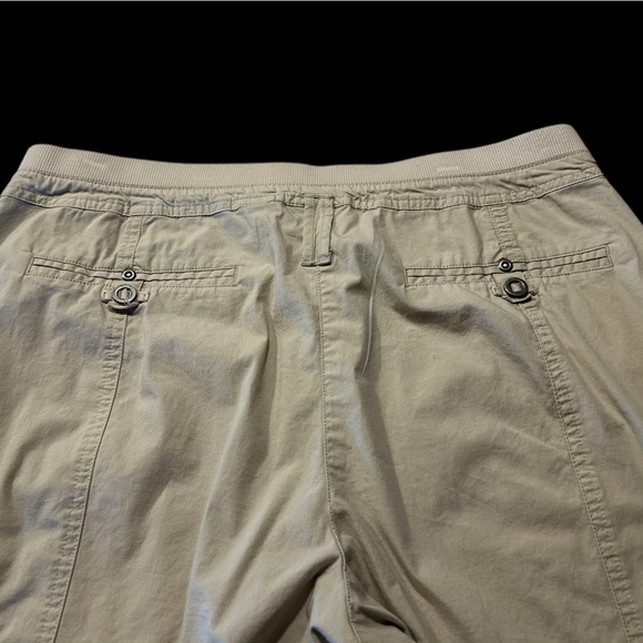 Chico’s Light Khaki Cargo Pants with a stretch waist - Picture 9 of 10